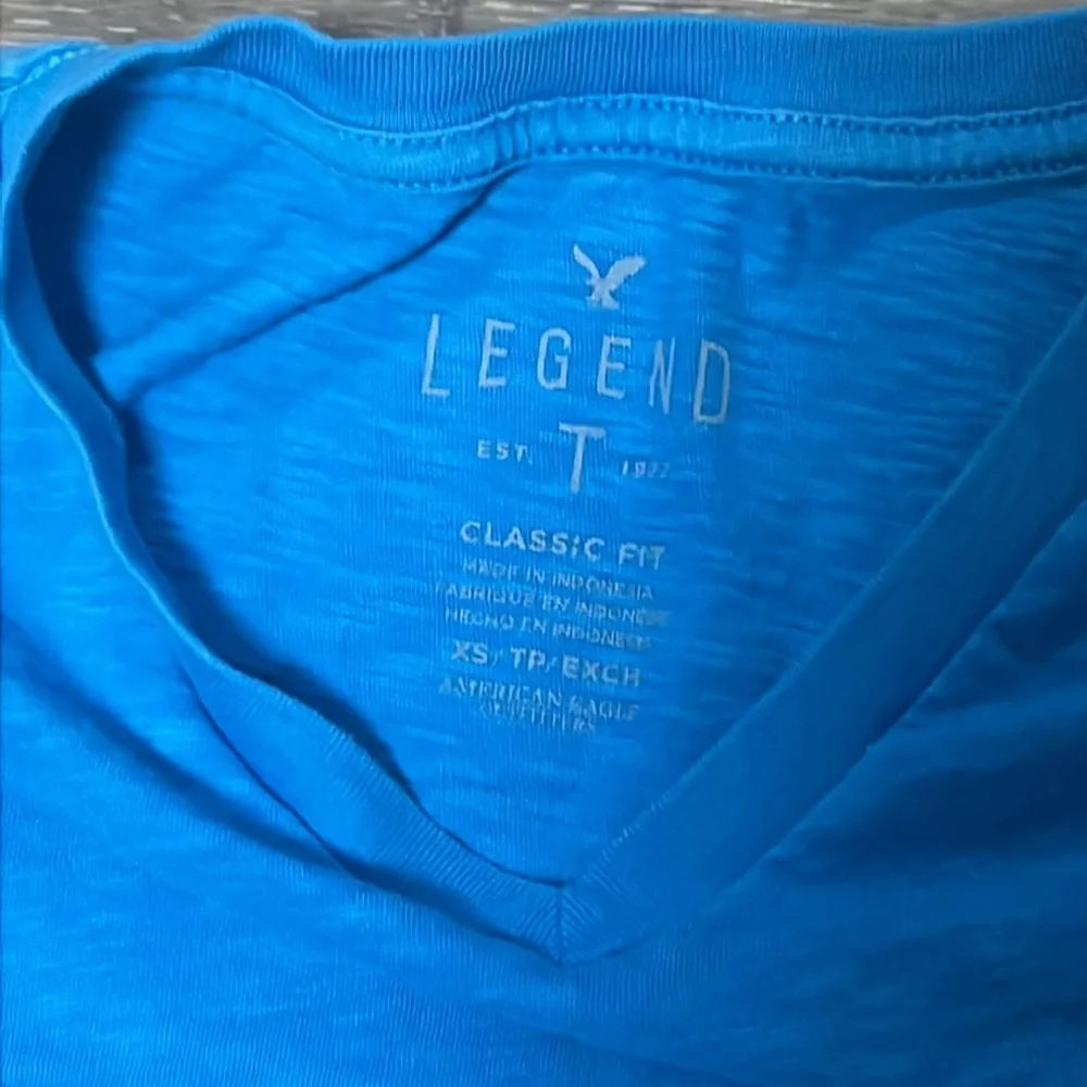 Men’s blue American Eagle, V-neck T-shirt - Picture 3 of 4